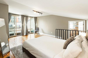 Lux Parkside Townhome - Free Parking - Walk to ALL
